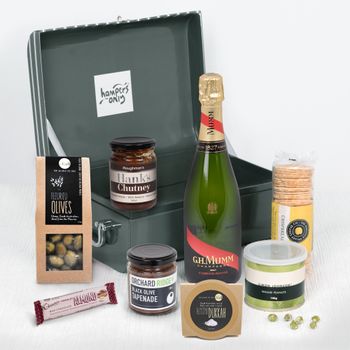 Gourmet Weekender with Mumm Hamper