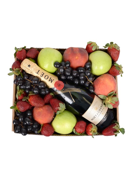Sparkling Moments with Moet Flowers