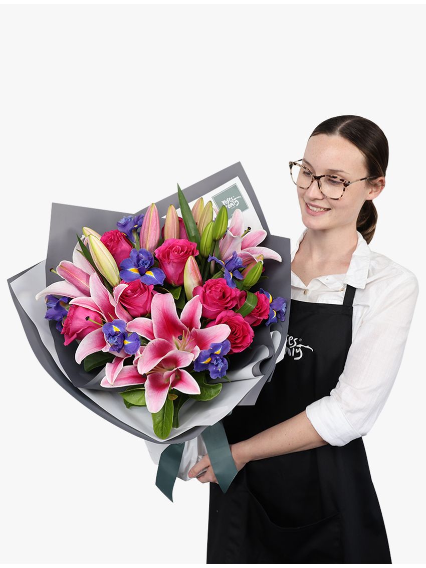 Exquisite Bouquet with FREE Candle