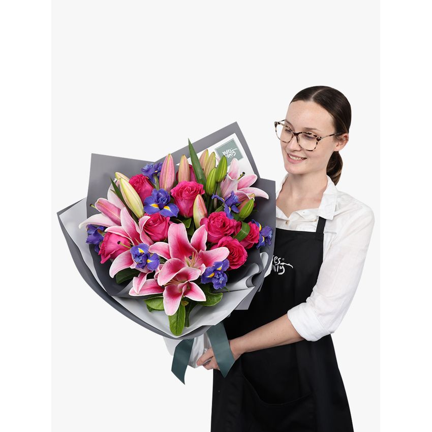 Exquisite Bouquet with FREE Candle