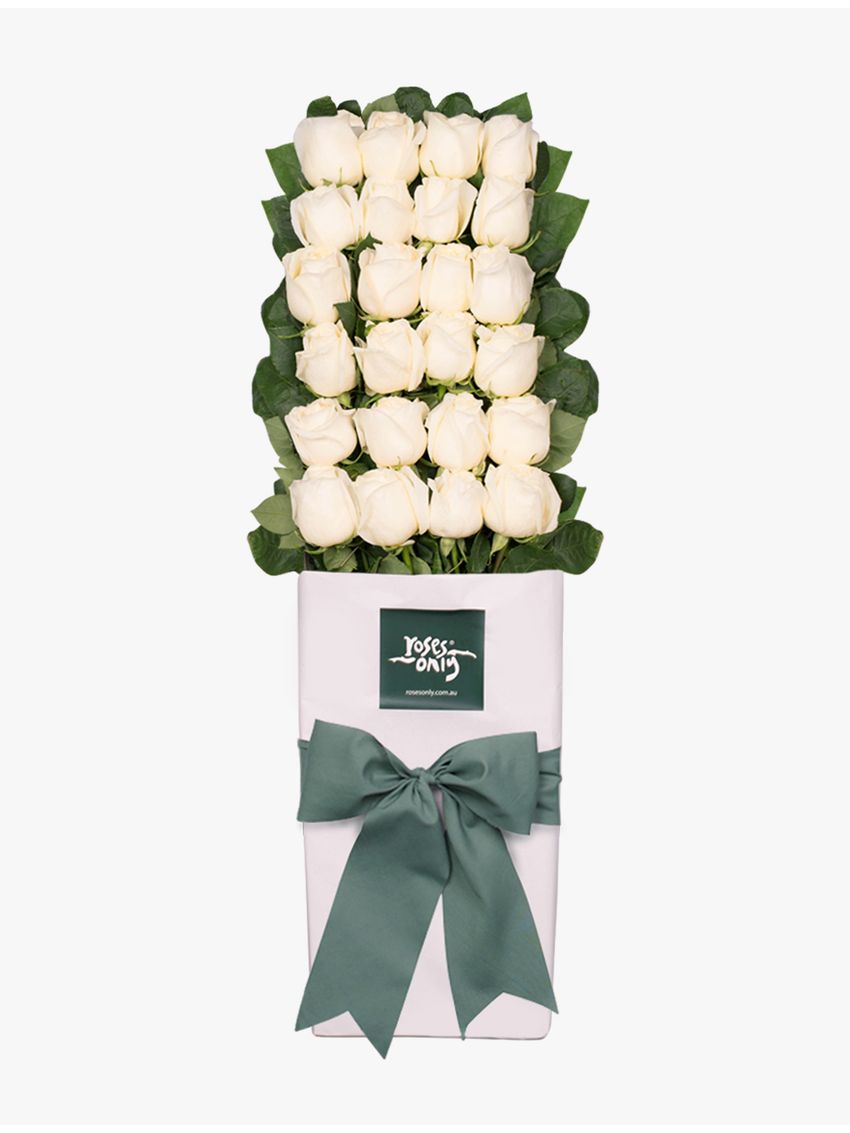 Long Stemmed Roses Gift Box White 24