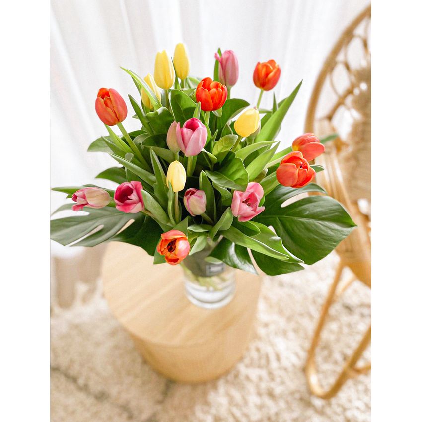 Tulip Bouquet Mixed 20 in Vase