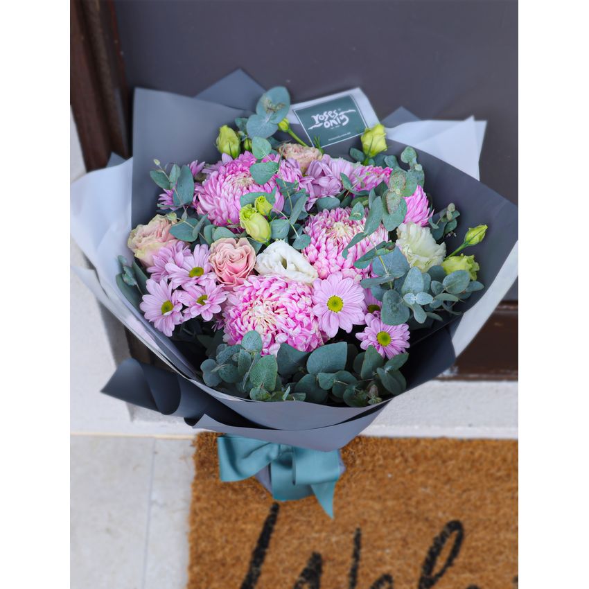 Soft Pink Mixed with FREE Chocs
