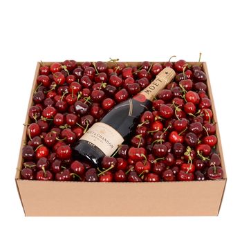 Cherry Delight Deluxe with Moet Flowers