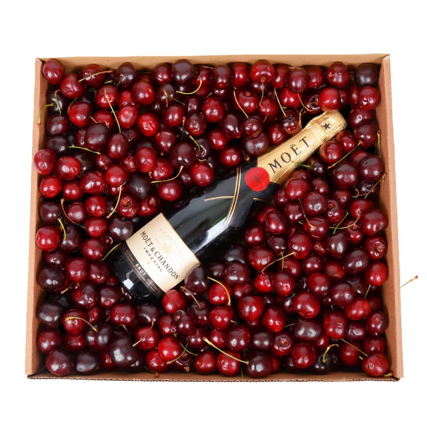 Cherry Delight Deluxe with Moet