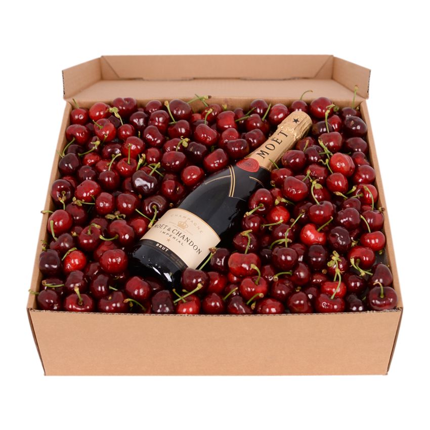 Cherry Delight Deluxe with Moet